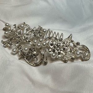 Medium Pearl & Jewel Embellished Hair Clip